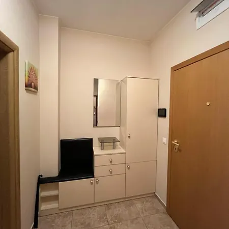 Daire Business And Leisure In Mladost 2 With Free Garage Sofya